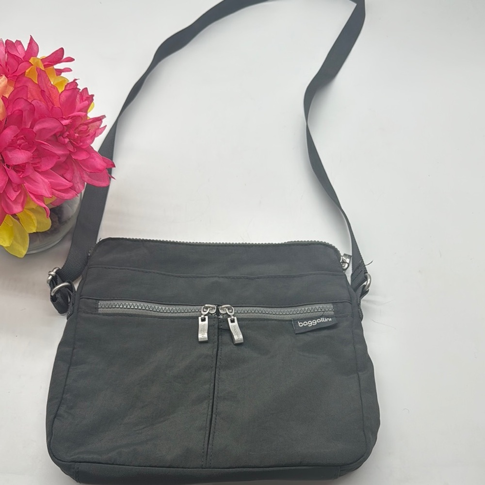 Baggallini Black Crossbody Bag Gray Zipper NYB7658